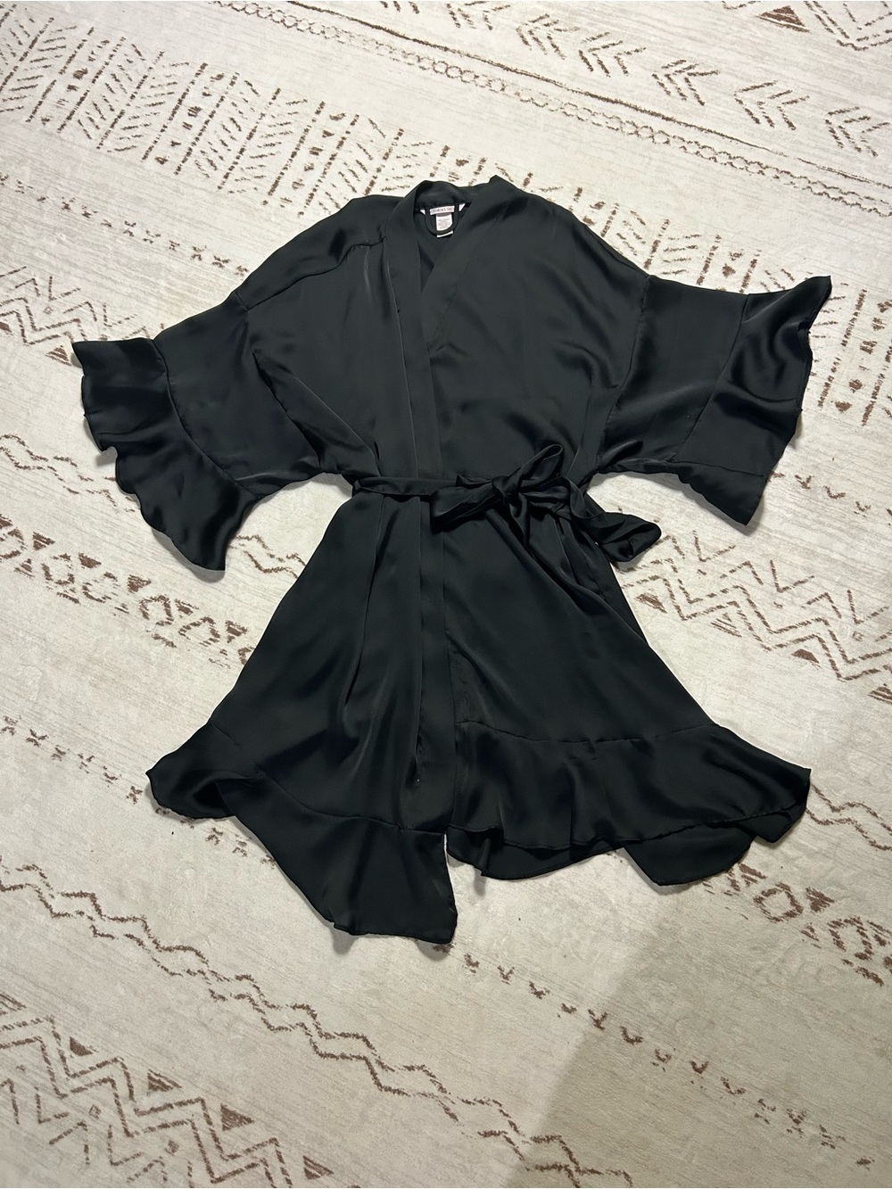 Victoria’s Secret Black Satin Feel Kimono Wrap Robe Ruffle Trim M/L - Picture 2 of 9